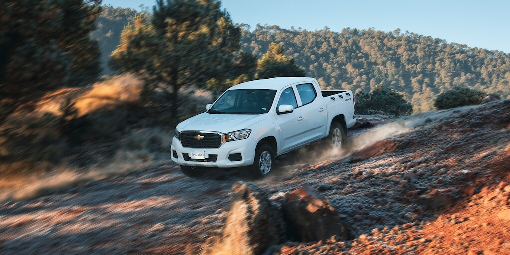 Chevrolet S10 Max 2023, pickup de doble cabina equipada con tracción 4x4 y StabiliTrak®
