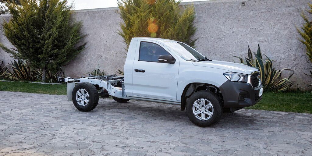 Chevrolet S10 Max 2023, pickup con rines de aleación en aluminio de 16 pulgadas y faros de halógeno